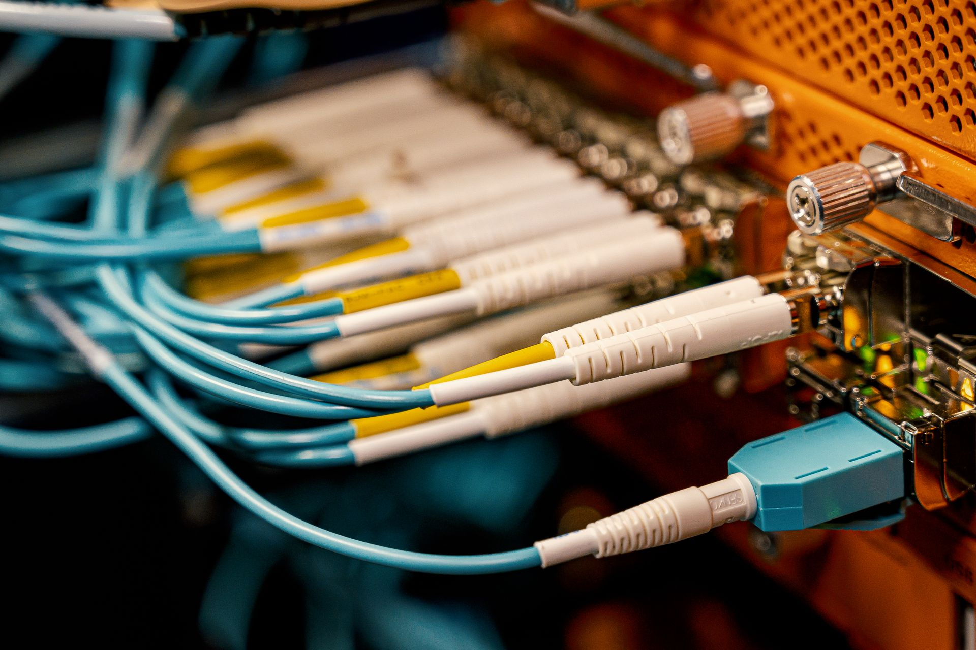 Panduan Kabel Fiber Optik untuk Internet Bisnis yang Cepat dan Stabil